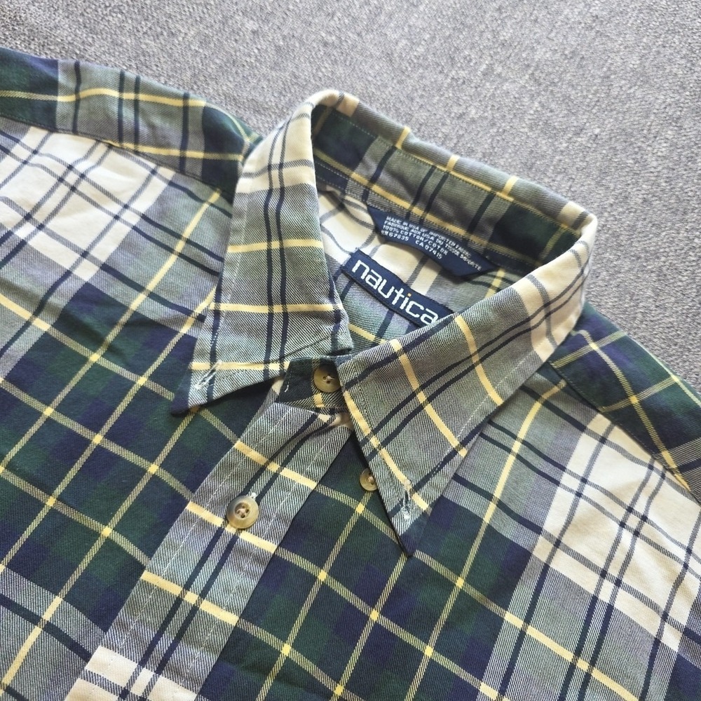Nautica Long Sleeve Men's Size L Button‎ Down Shirt